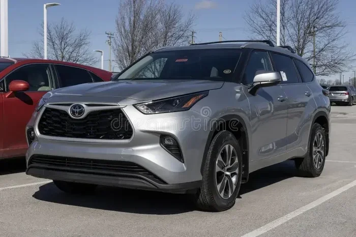 Difference Between Toyota Highlander XLE and XSE Compared